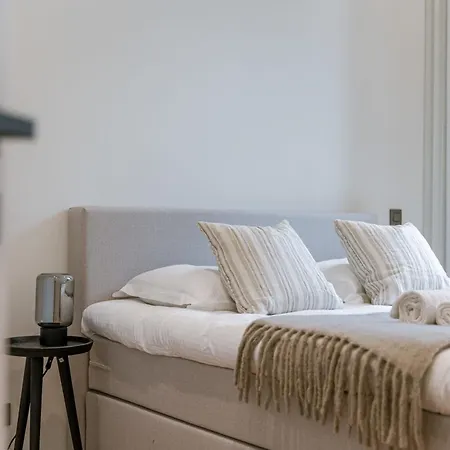 Apartment Huswell - Stunning Seafront With Modern Comforts And Dike Views
