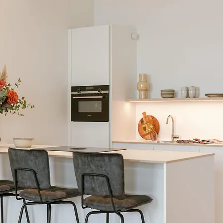 Huswell - Stunning Seafront With Modern Comforts And Dike Views *